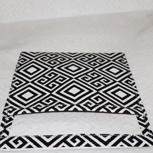 METRO GRID CANVAS BAG : BOLD GEOMETRY. EVERYDAY FUNCTION.