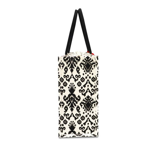 MAKE A STATEMENT WITH THE BOHO NOIR CARRYALL, WHERE BOHEMIAN CHARM MEETS MODERN FUNCTIONALITY