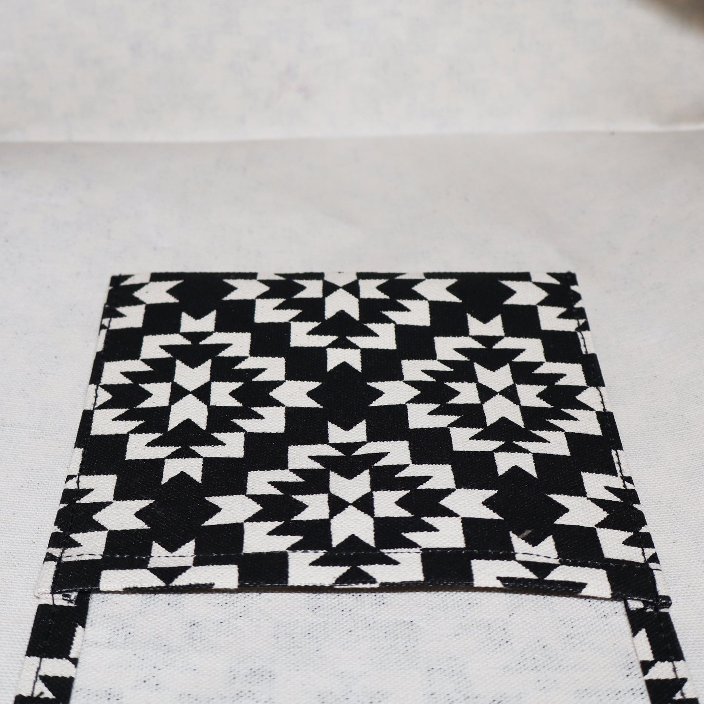 TIMELESS DIAMOND SHOPPING BAG CLASSIC PATTERN. CONTEMPORARY UTILITY