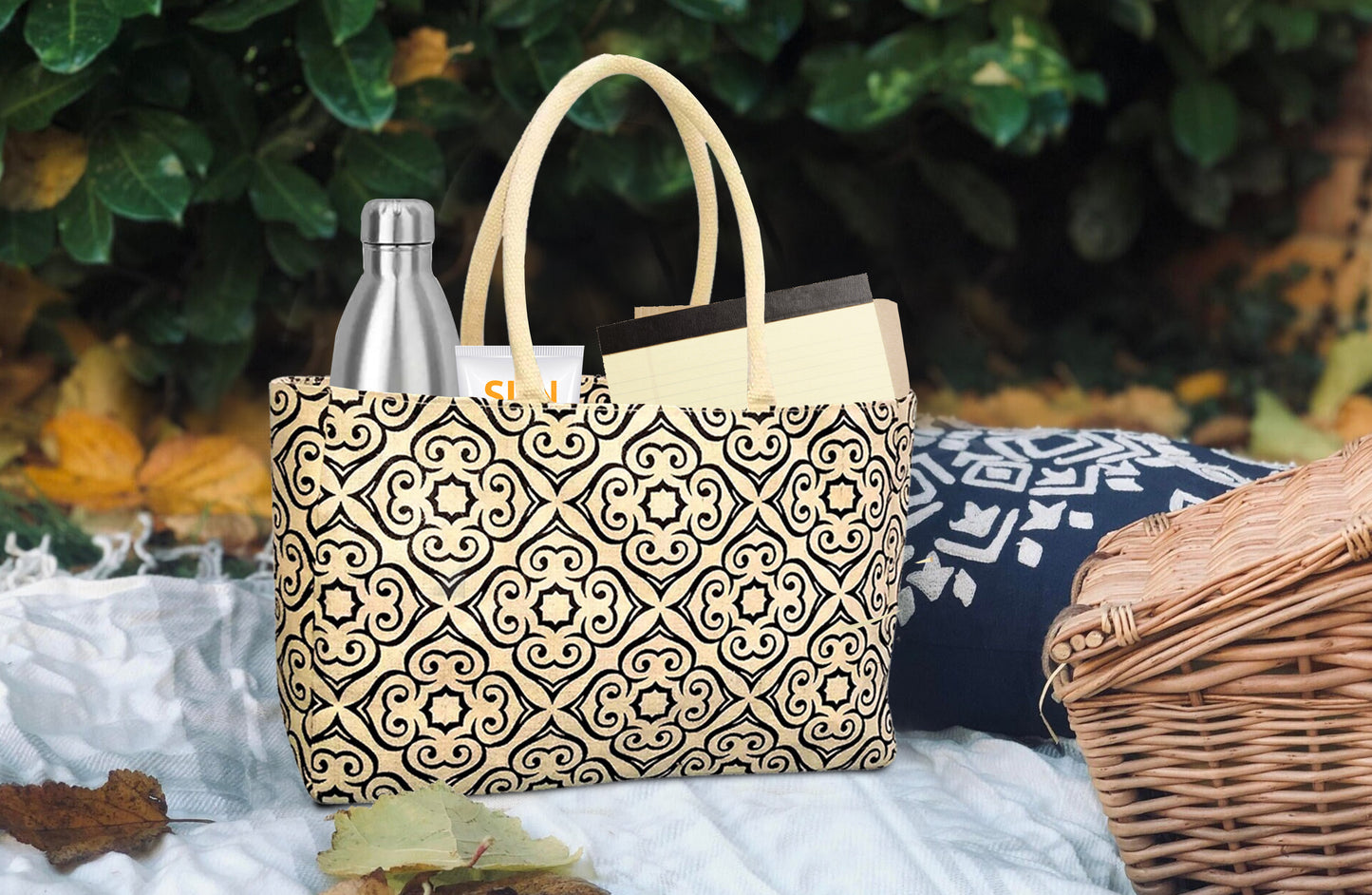 VINTAGE-INSPIRED DAMASK JUCO BAG