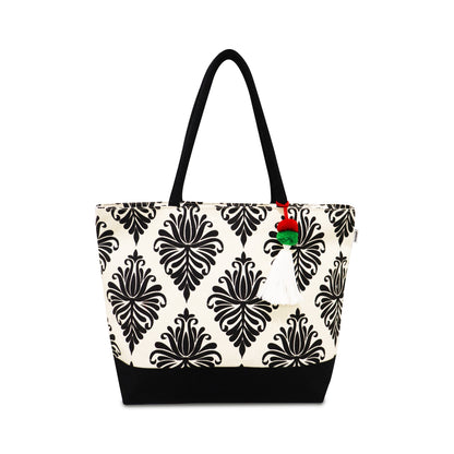 THE VINTAGE GRACE CANVAS TOTE BLENDS TIMELESS STYLE WITH DAILY FUNCTIONALITY