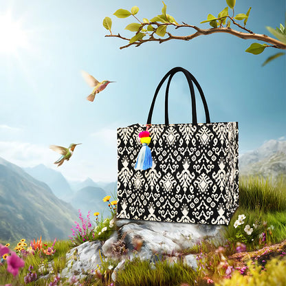 ORNATE NOIR SHOPPING BAG ELEGANCE IN EVERY DETAIL.