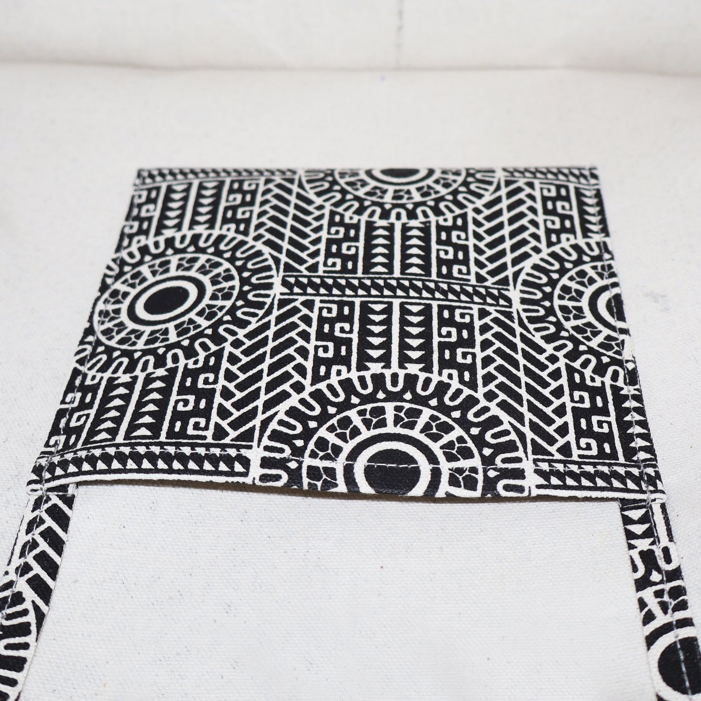 NOMADIC SPIRIT BAG: BLACK & WHITE