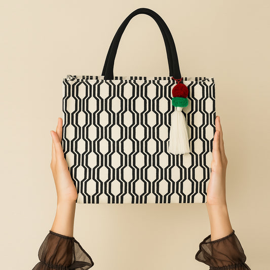 URBAN RHYTHM TOTE: STRUCTURED STYLE WITH A TWIST